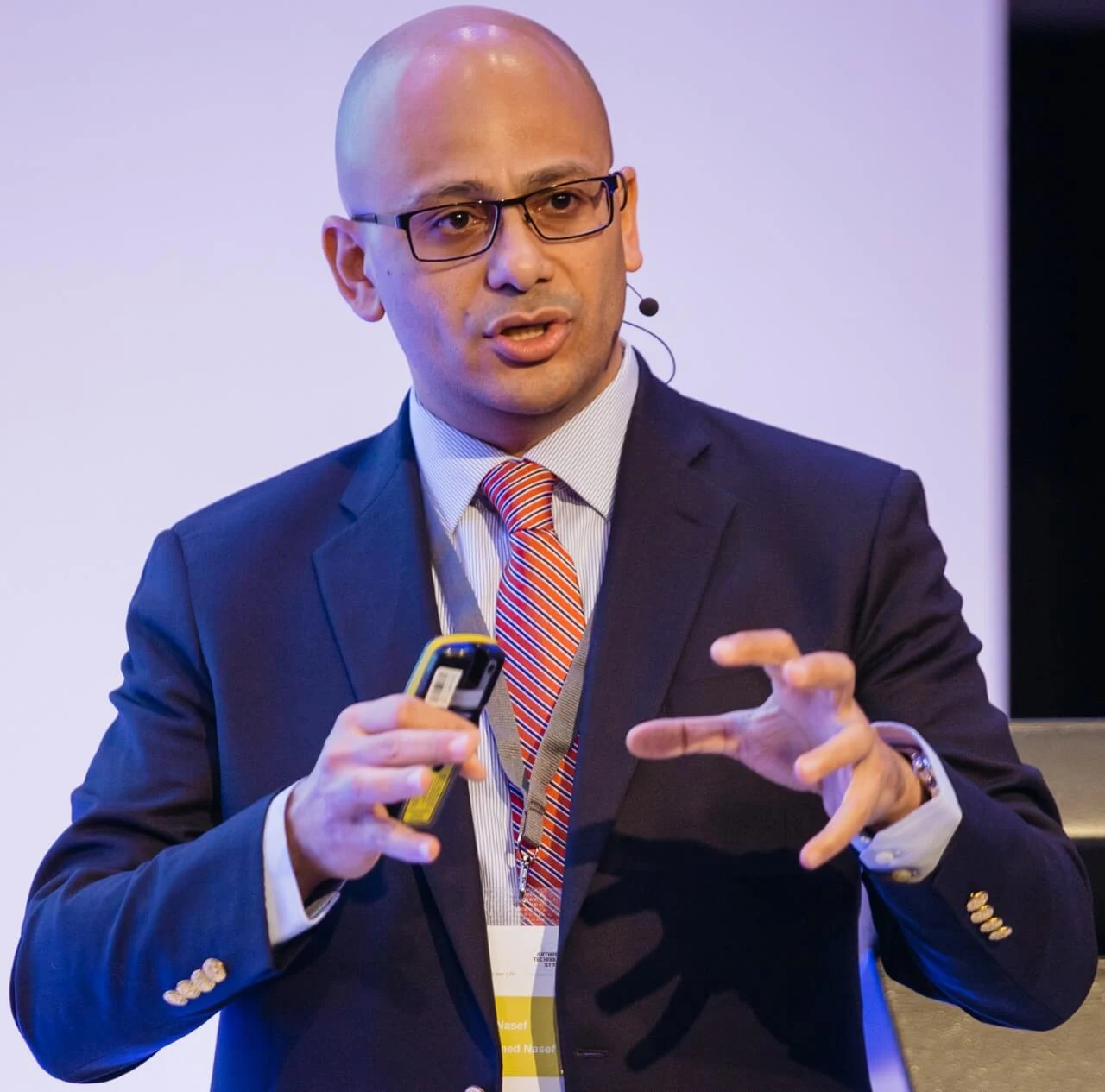 طبيب عضام دكتور ناصف